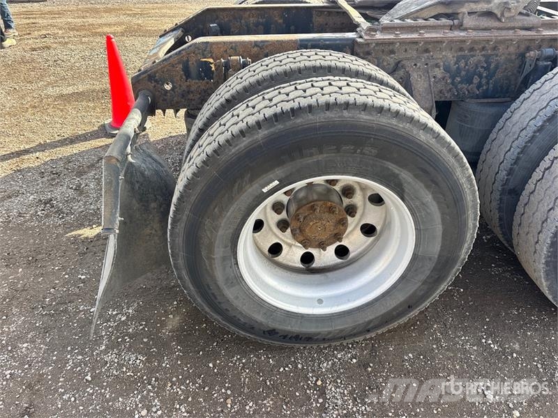 Volvo VNL 牵引车