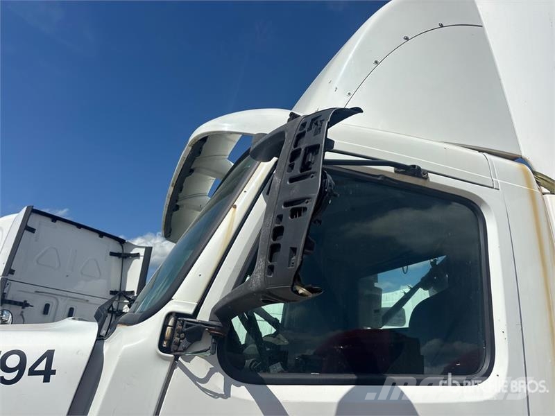 Volvo VNL Tractor Units