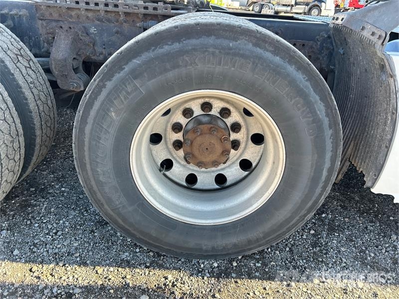 Volvo VNL 牵引车