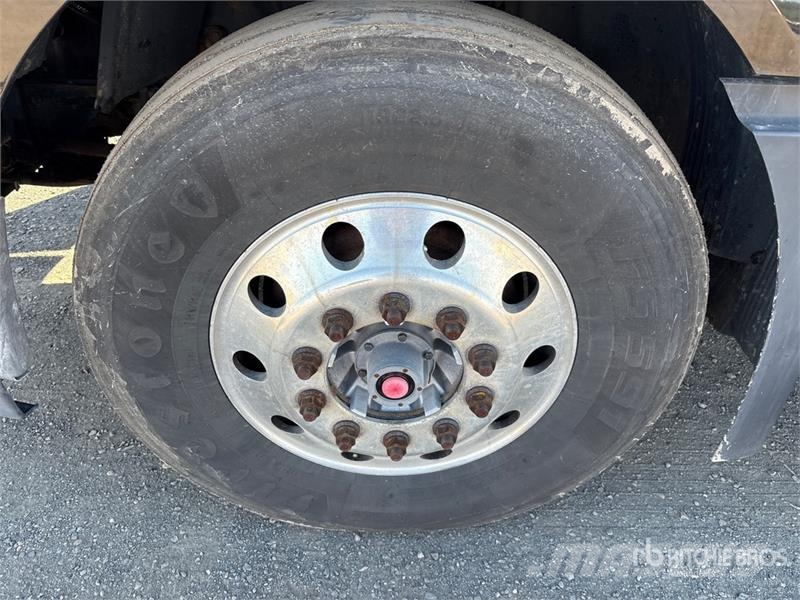 Volvo VNL Naudoti vilkikai