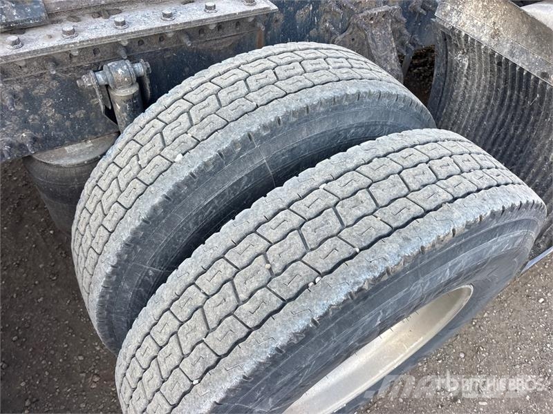 Volvo VNL وحدات الجر