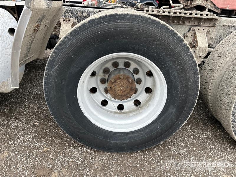 Volvo VNL Trekkers