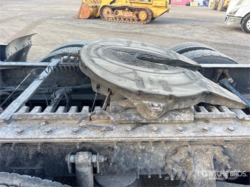 Volvo VNL وحدات الجر
