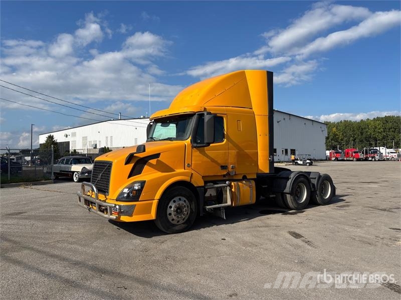 Volvo VNL 64T 430 6x4 T/A Sleeper Truck Tractor Vilcēji