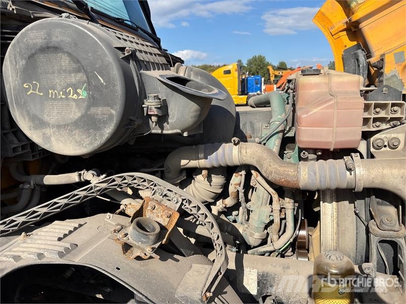 Volvo VNL 64T 430 6x4 T/A Sleeper Truck Tractor Vilcēji
