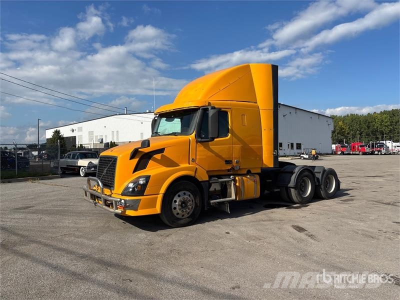 Volvo VNL 64T 430 6x4 T/A Sleeper Truck Tractor Vilcēji
