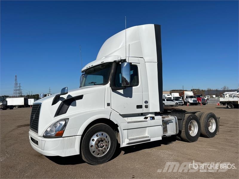 Volvo VNL300 6x4 T/A Day Cab Truck Tractor Traktorske jedinice