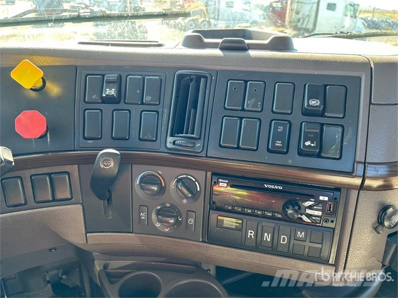 Volvo VNL300 6x4 T/A Day Cab Truck Tractor Traktorske jedinice