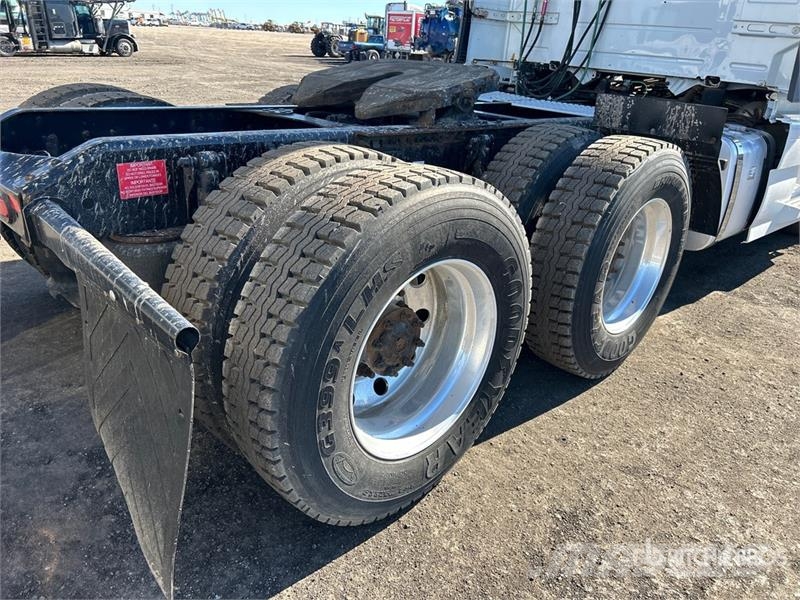 Volvo VNL300 6x4 T/A Day Cab Truck Tractor Traktorske jedinice