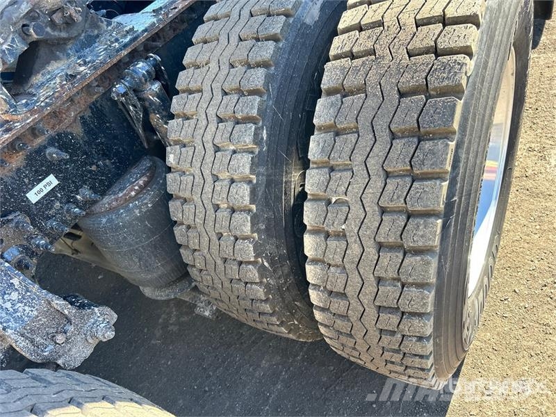 Volvo VNL300 6x4 T/A Day Cab Truck Tractor Traktorske jedinice