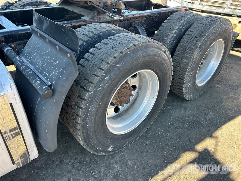 Volvo VNL300 6x4 T/A Day Cab Truck Tractor Traktorske jedinice