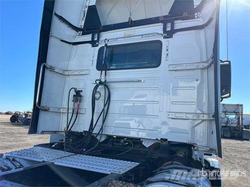 Volvo VNL300 6x4 T/A Day Cab Truck Tractor Traktorske jedinice
