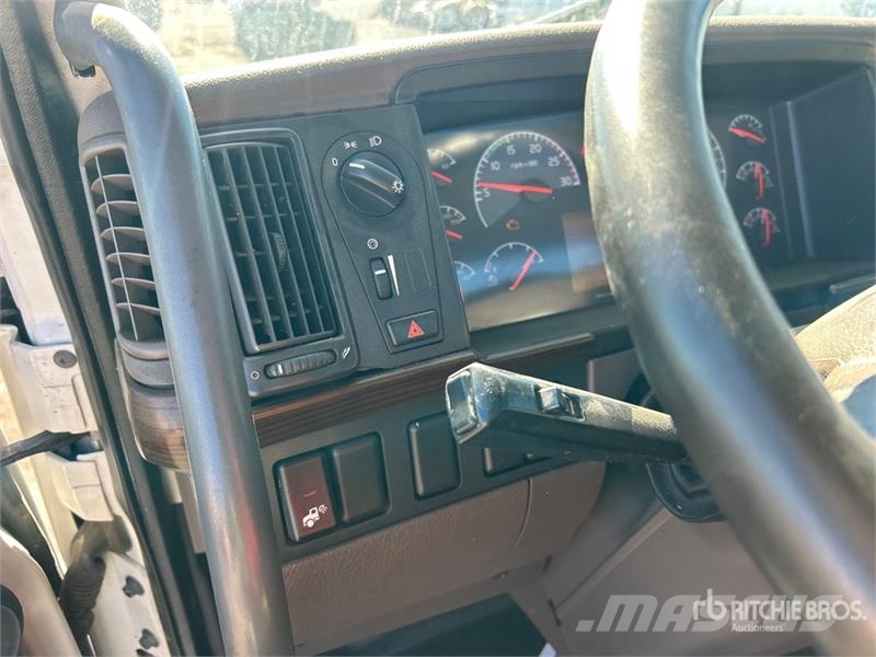 Volvo VNL300 6x4 T/A Day Cab Truck Tractor Traktorske jedinice