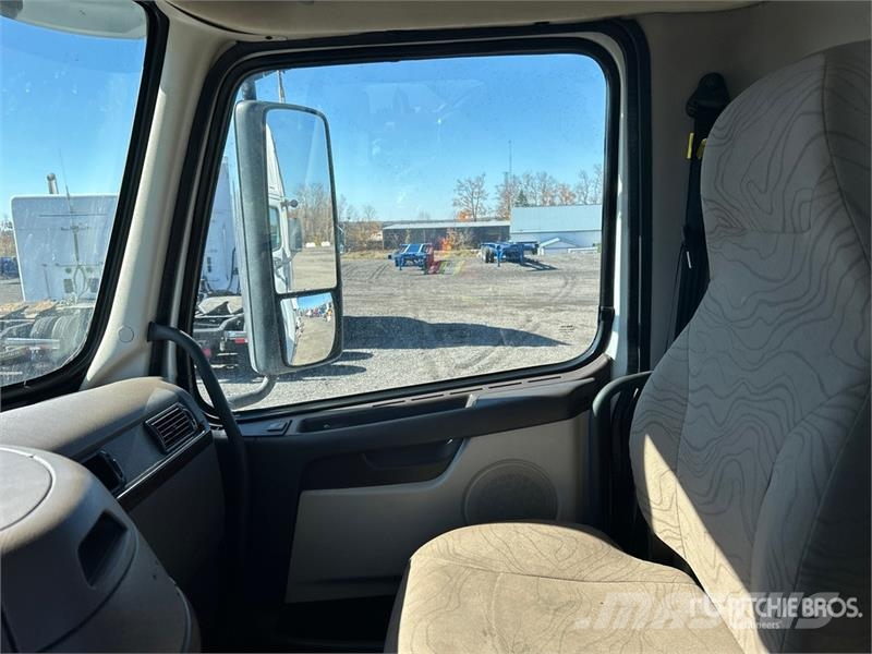 Volvo VNL300 6x4 T/A Day Cab Truck Tractor Traktorske jedinice