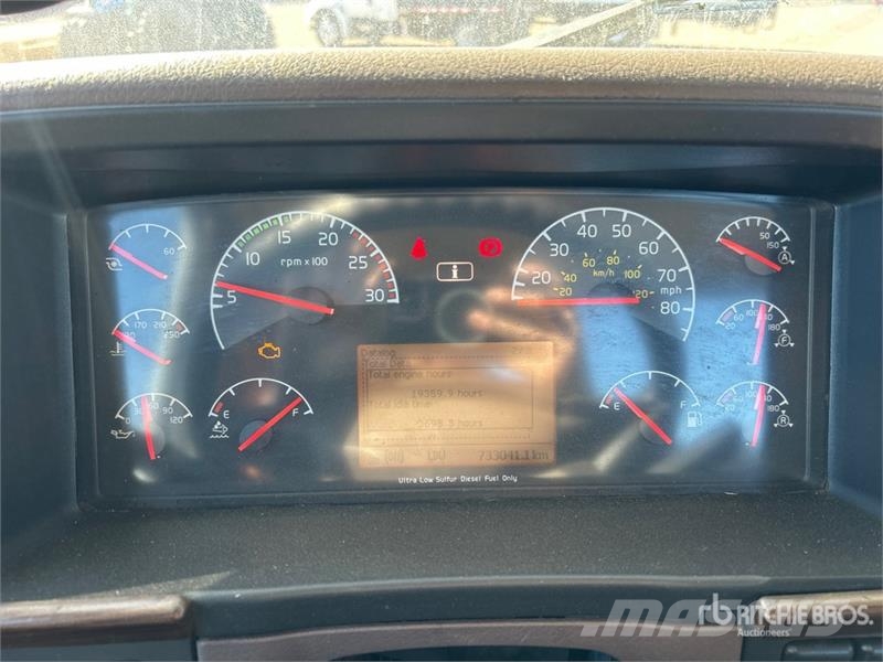 Volvo VNL300 6x4 T/A Day Cab Truck Tractor Traktorske jedinice