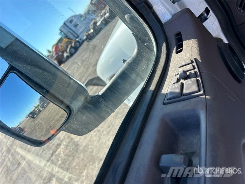 Volvo VNL300 6x4 T/A Day Cab Truck Tractor Traktorske jedinice