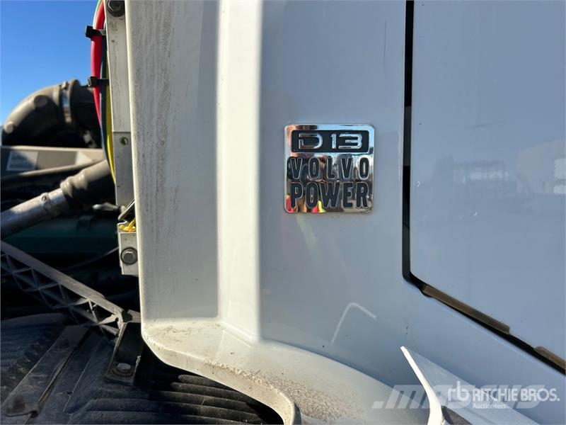 Volvo VNL300 6x4 T/A Day Cab Truck Tractor Traktorske jedinice