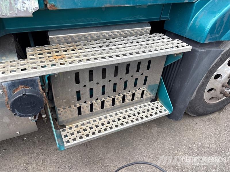 Volvo VNL630 Naudoti vilkikai