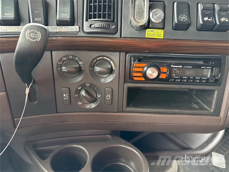Volvo VNL630 Naudoti vilkikai