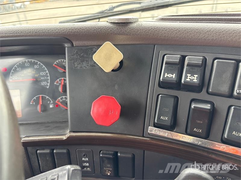 Volvo VNL630 Naudoti vilkikai