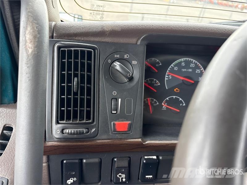 Volvo VNL630 Naudoti vilkikai