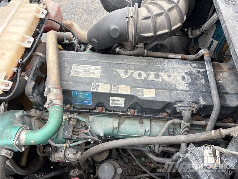 Volvo VNL630 Naudoti vilkikai