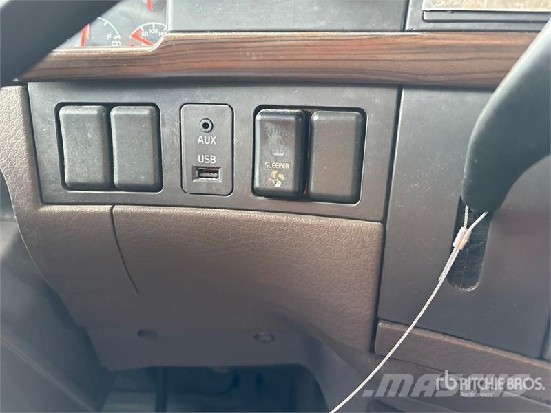 Volvo VNL630 Naudoti vilkikai