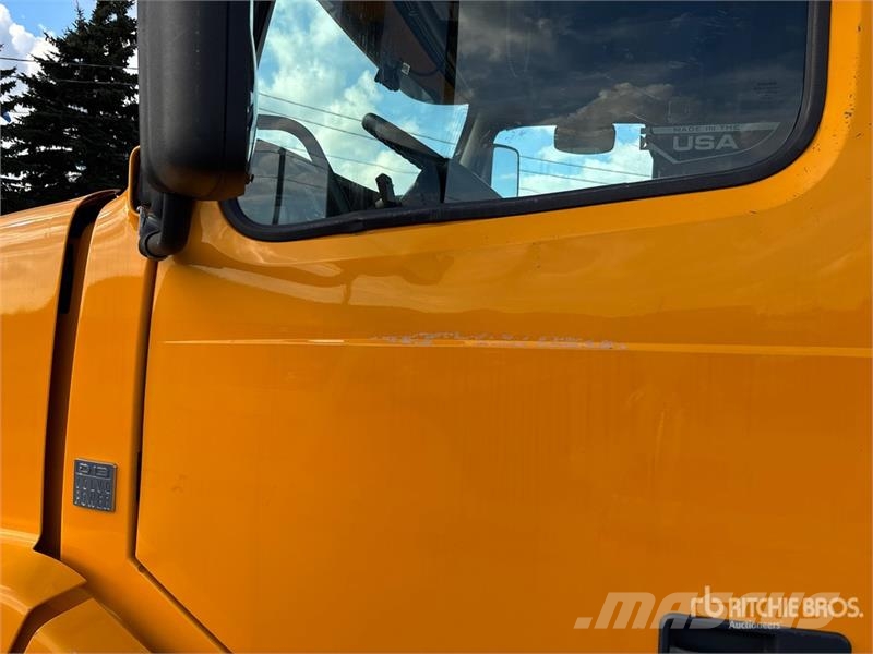 Volvo VNL670 Vilcēji