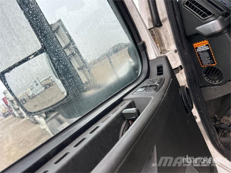Volvo VNL760 Truck Tractor Units