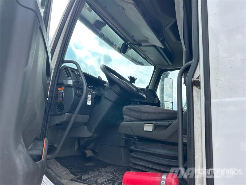 Volvo VNL760 Truck Tractor Units