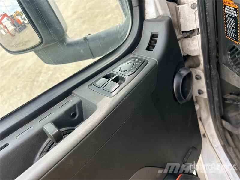 Volvo VNL760 Truck Tractor Units