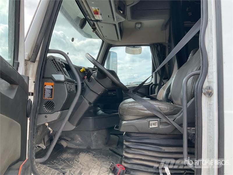 Volvo VNL760 Truck Tractor Units