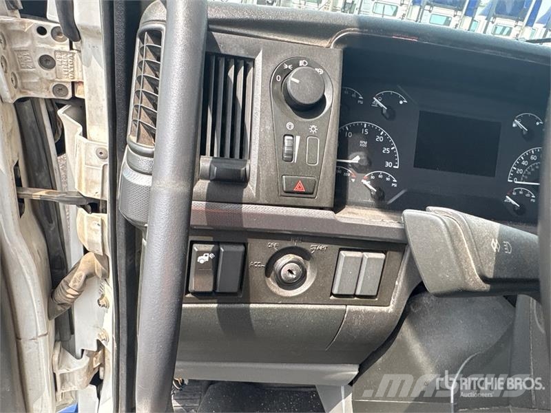 Volvo VNL760 Truck Tractor Units