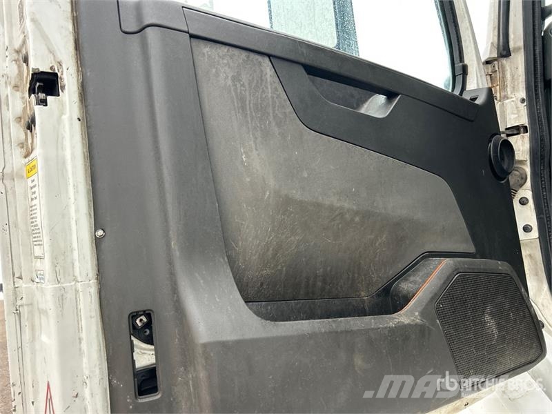 Volvo VNL760 Truck Tractor Units