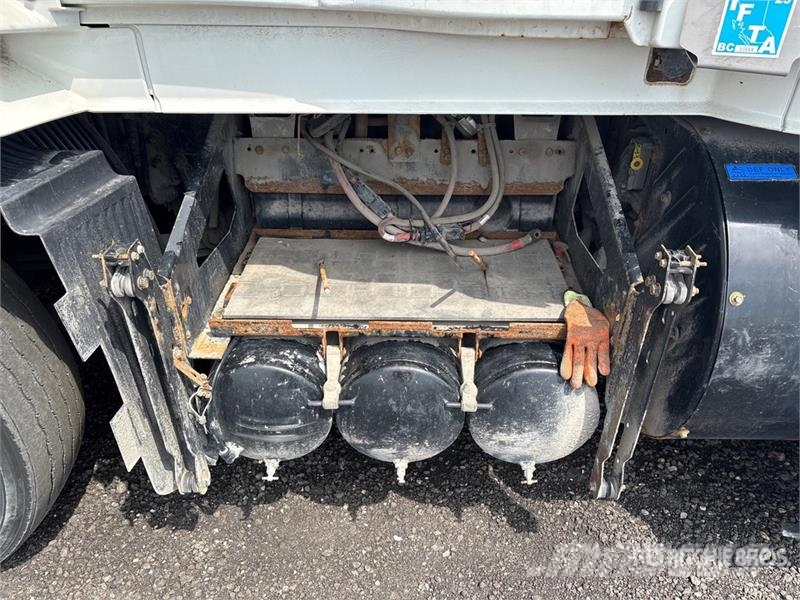 Volvo VNL760 Truck Tractor Units