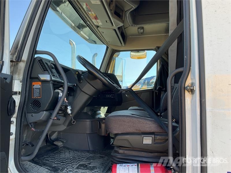 Volvo VNL760 وحدات الجر