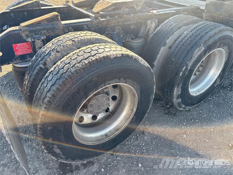 Volvo VNL760 وحدات الجر