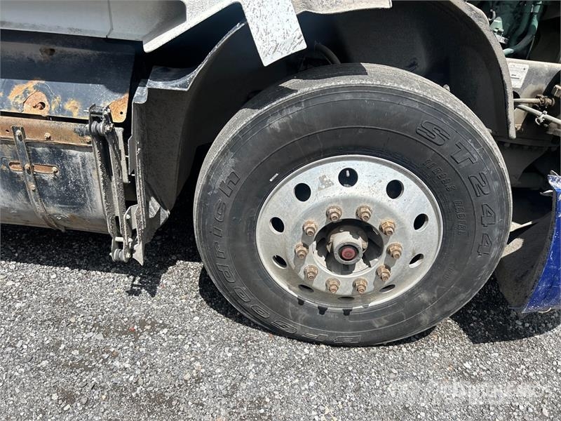 Volvo VNL760 Tractor Units