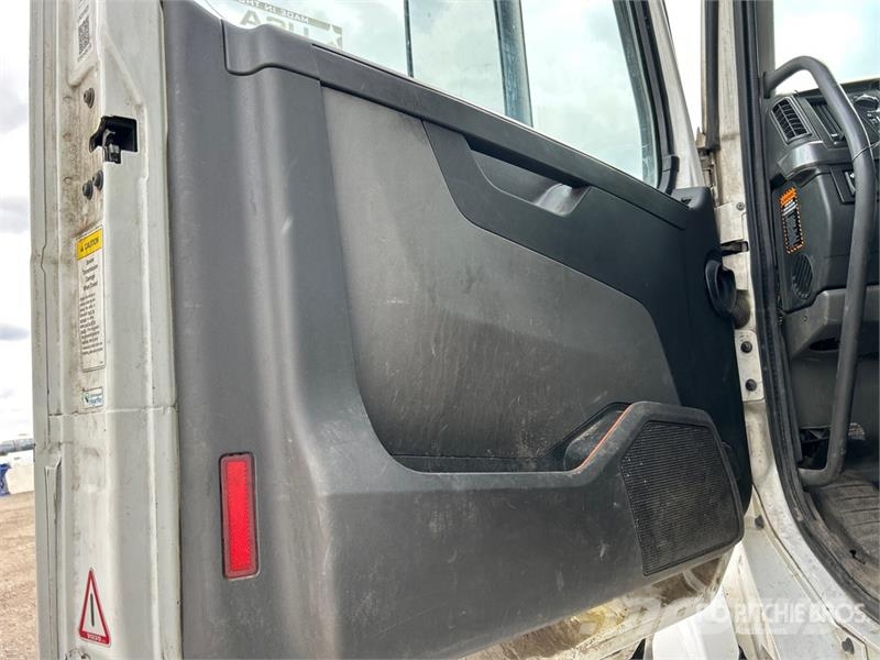 Volvo VNL760 Truck Tractor Units