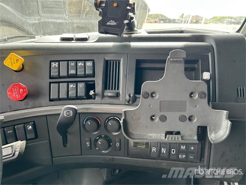 Volvo VNL760 Truck Tractor Units