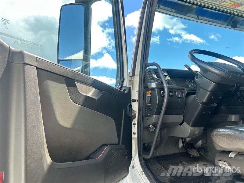 Volvo VNL760 Tractor Units