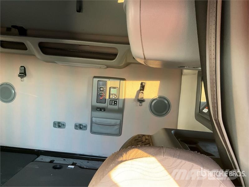 Volvo VNL760 Tegljači