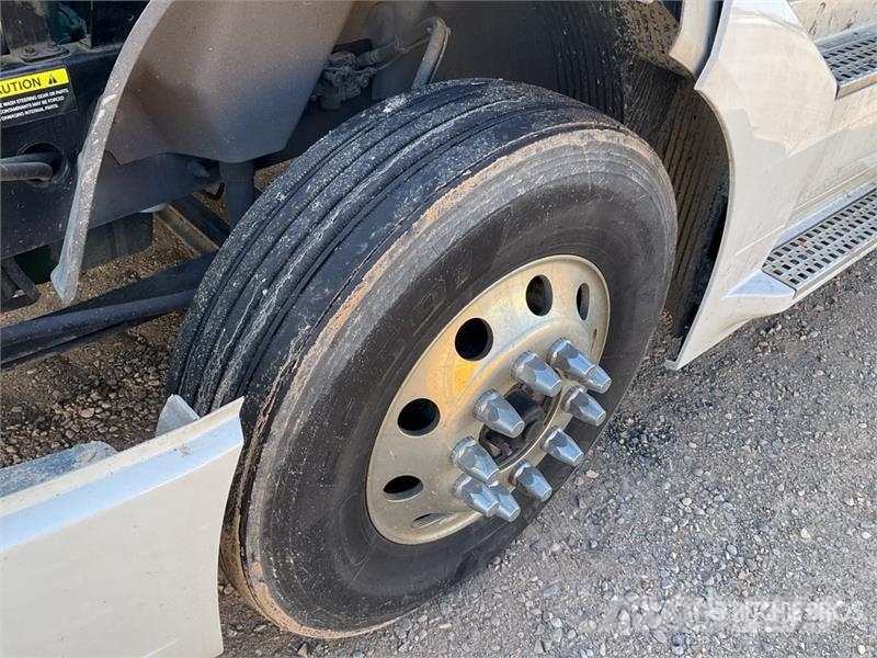 Volvo VNL760 وحدات الجر