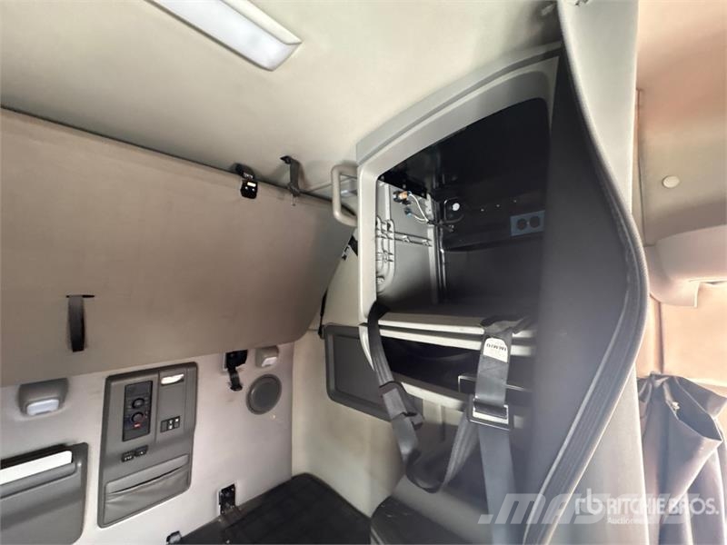 Volvo VNL760 Truck Tractor Units