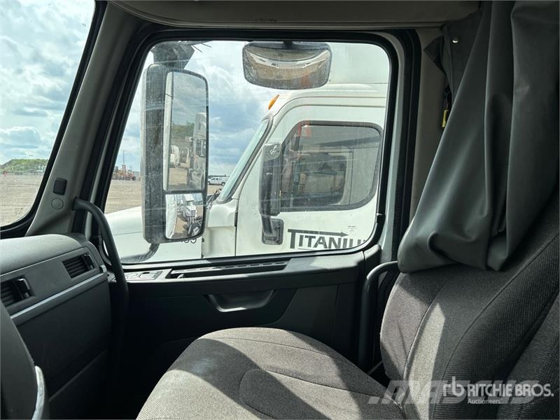 Volvo VNL760 Truck Tractor Units