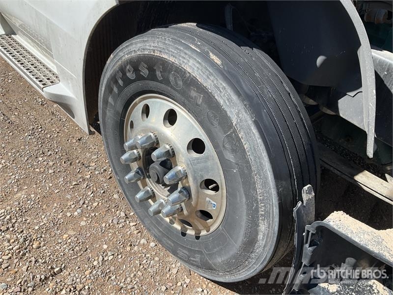 Volvo VNL760 وحدات الجر
