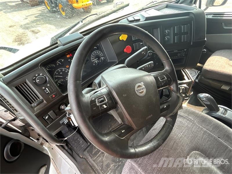 Volvo VNL860 Tractor Units
