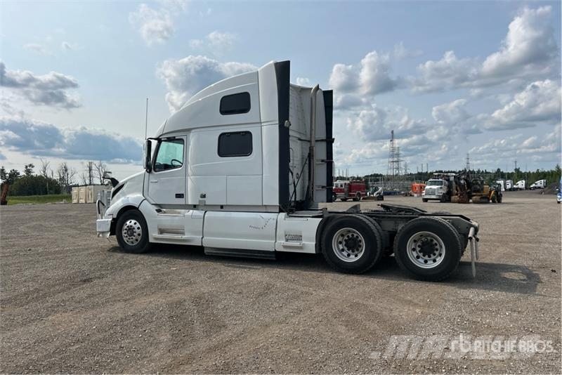 Volvo VNL860 Tractor Units