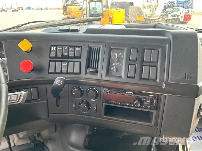 Volvo VNL860 Tractor Units