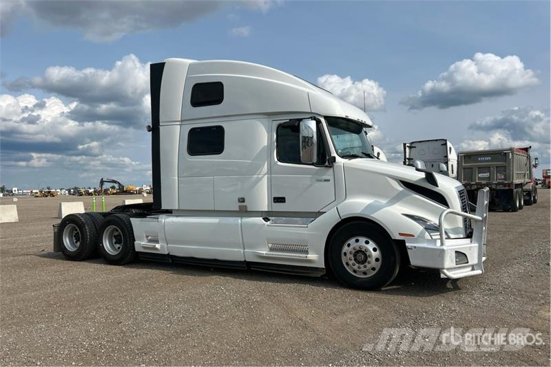 Volvo VNL860 Tractor Units